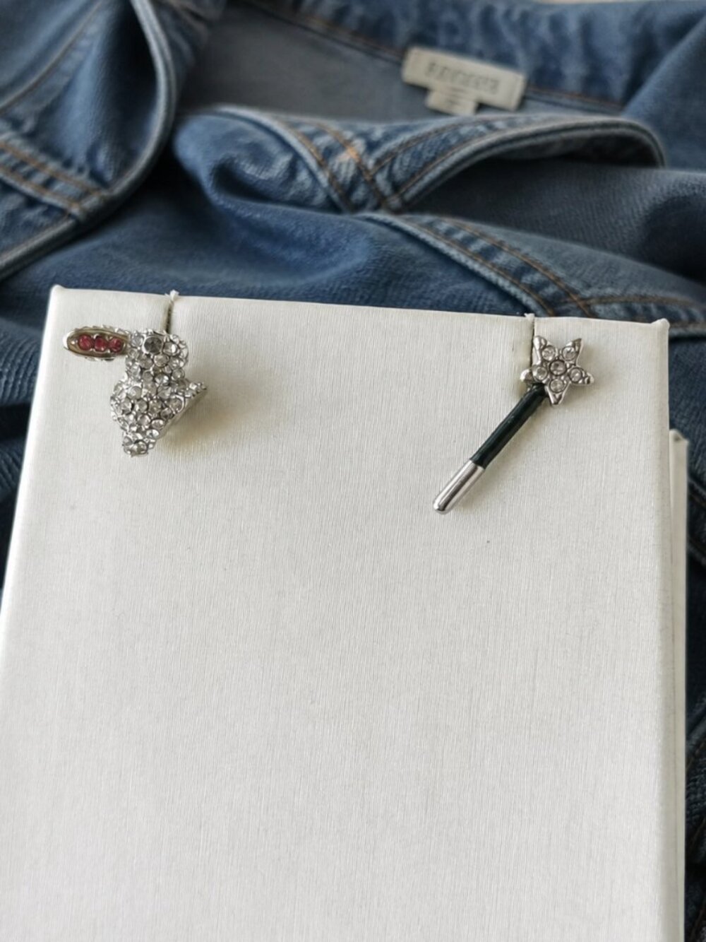 Kate Spade Starring Bunny Asymmetrical Stud Earrings Siiver Clear Crystal
